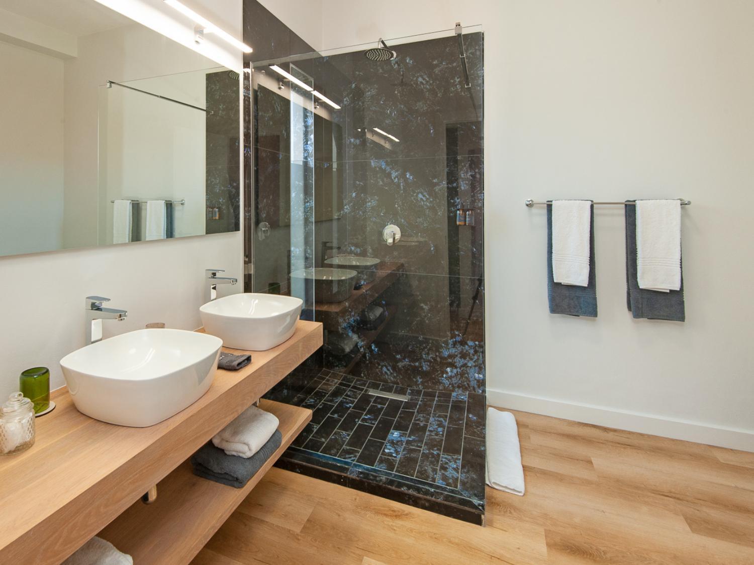 Glow Boutique Suites & Guesthouse 허머너스 객실 사진