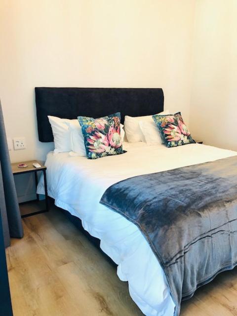 Glow Boutique Suites & Guesthouse 허머너스 외부 사진